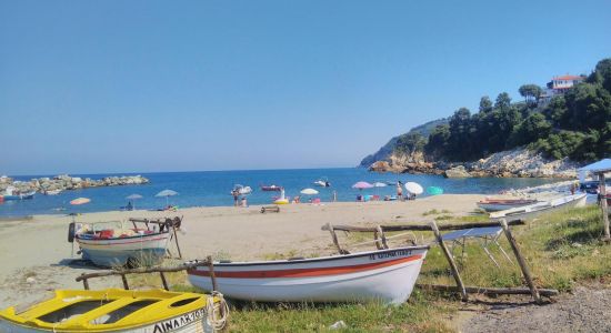 Port of Chorefto beach
