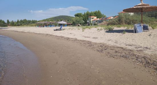 Monopetro beach