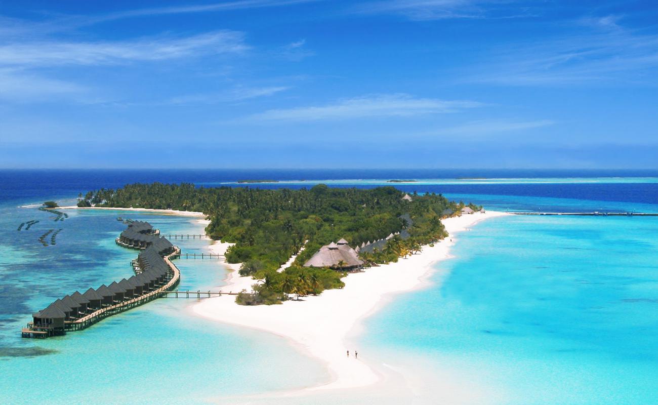 Παραλία του νησιού Κουρεντού στο Μαλδίβες.