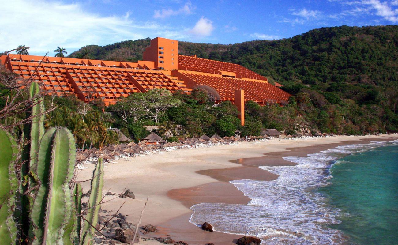 Las Brisas hotel beach