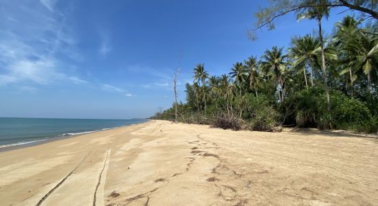 Ko Pkhra Tong Beach