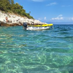 Foto di Jelenscica beach con molto pulita livello di pulizia