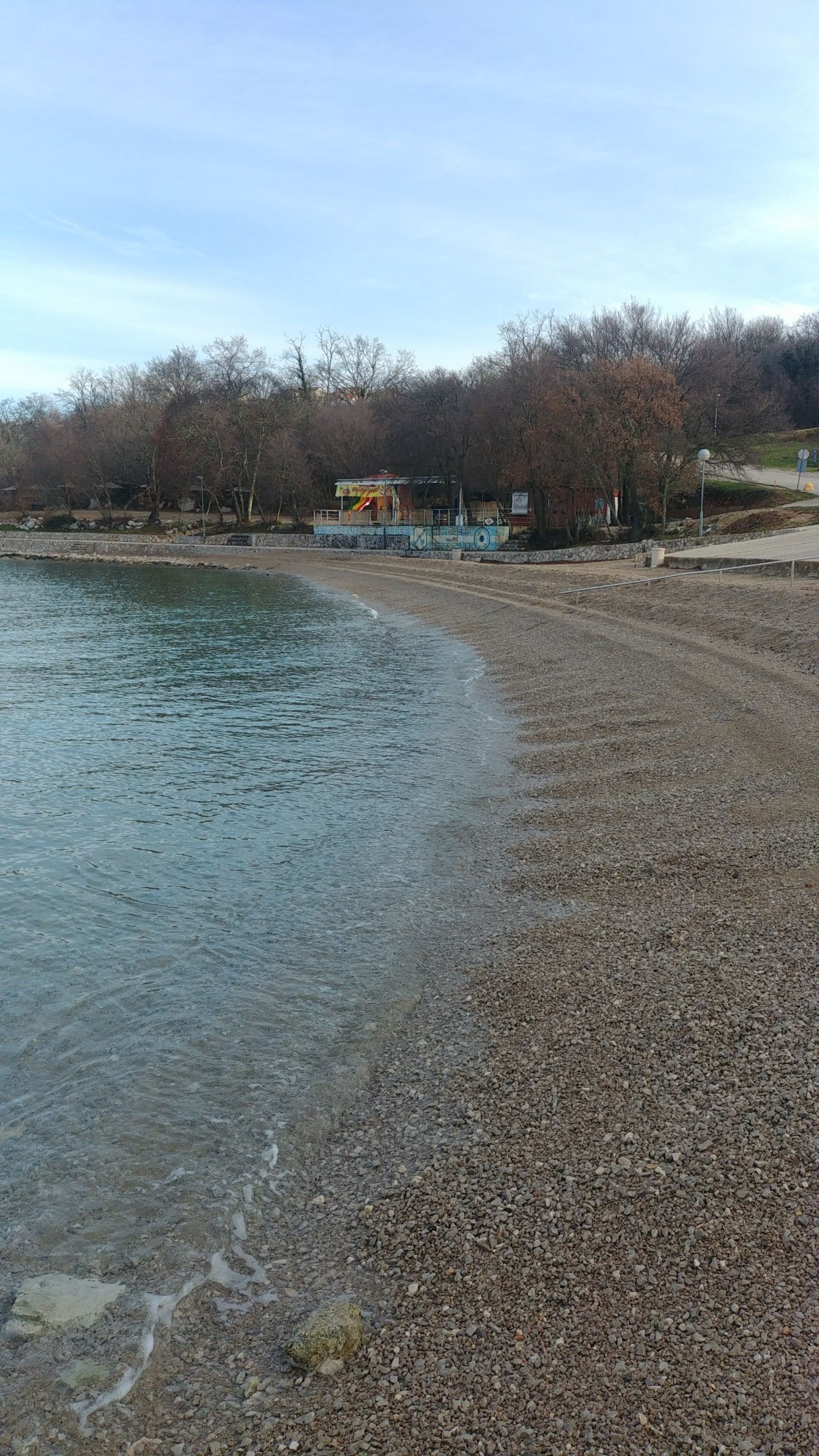 Valokuva Kijac beachista. pinnalla turkoosi puhdas vesi:n kanssa