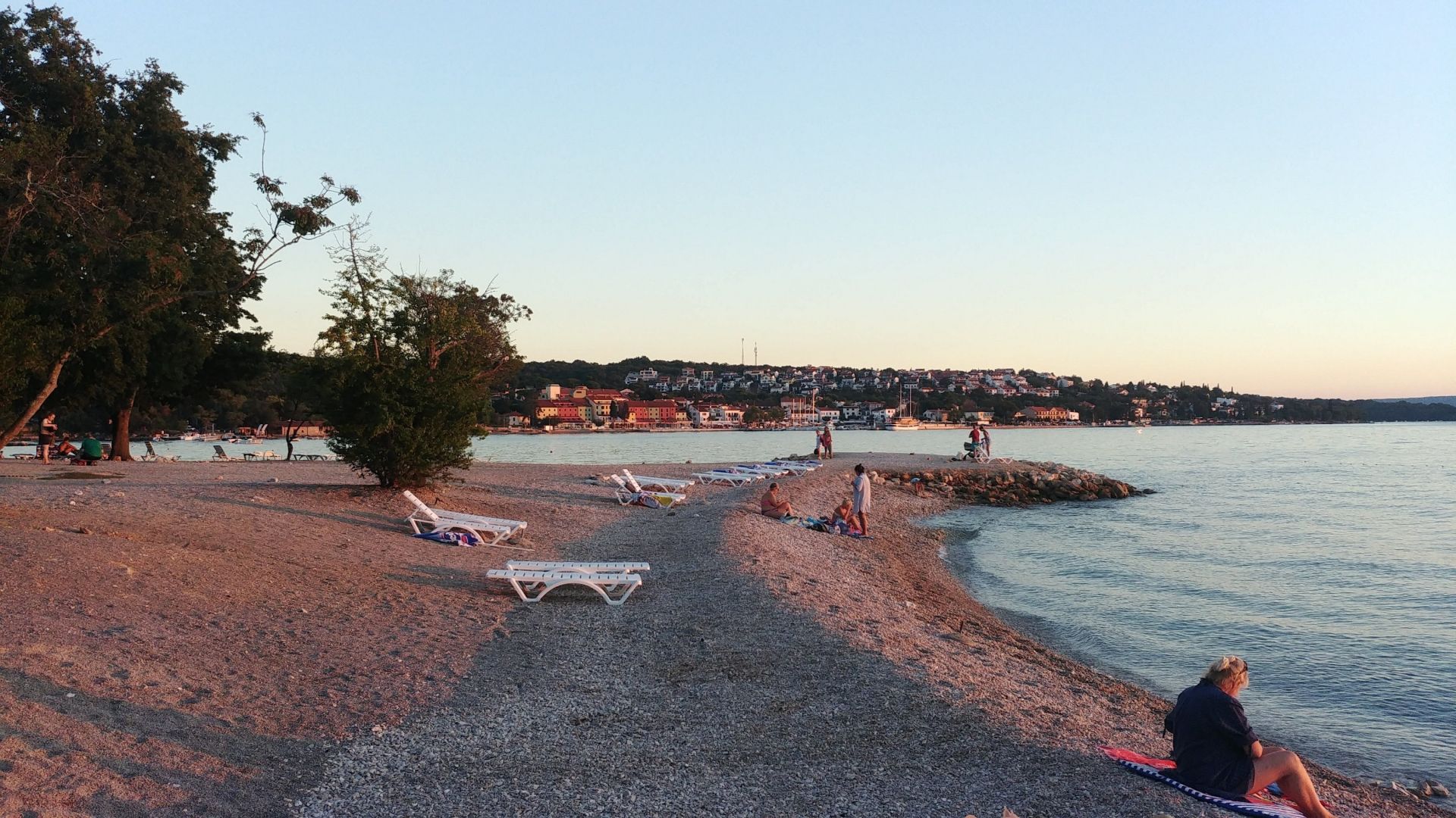 Foto di Adriatic II beach con una superficie del acqua cristallina