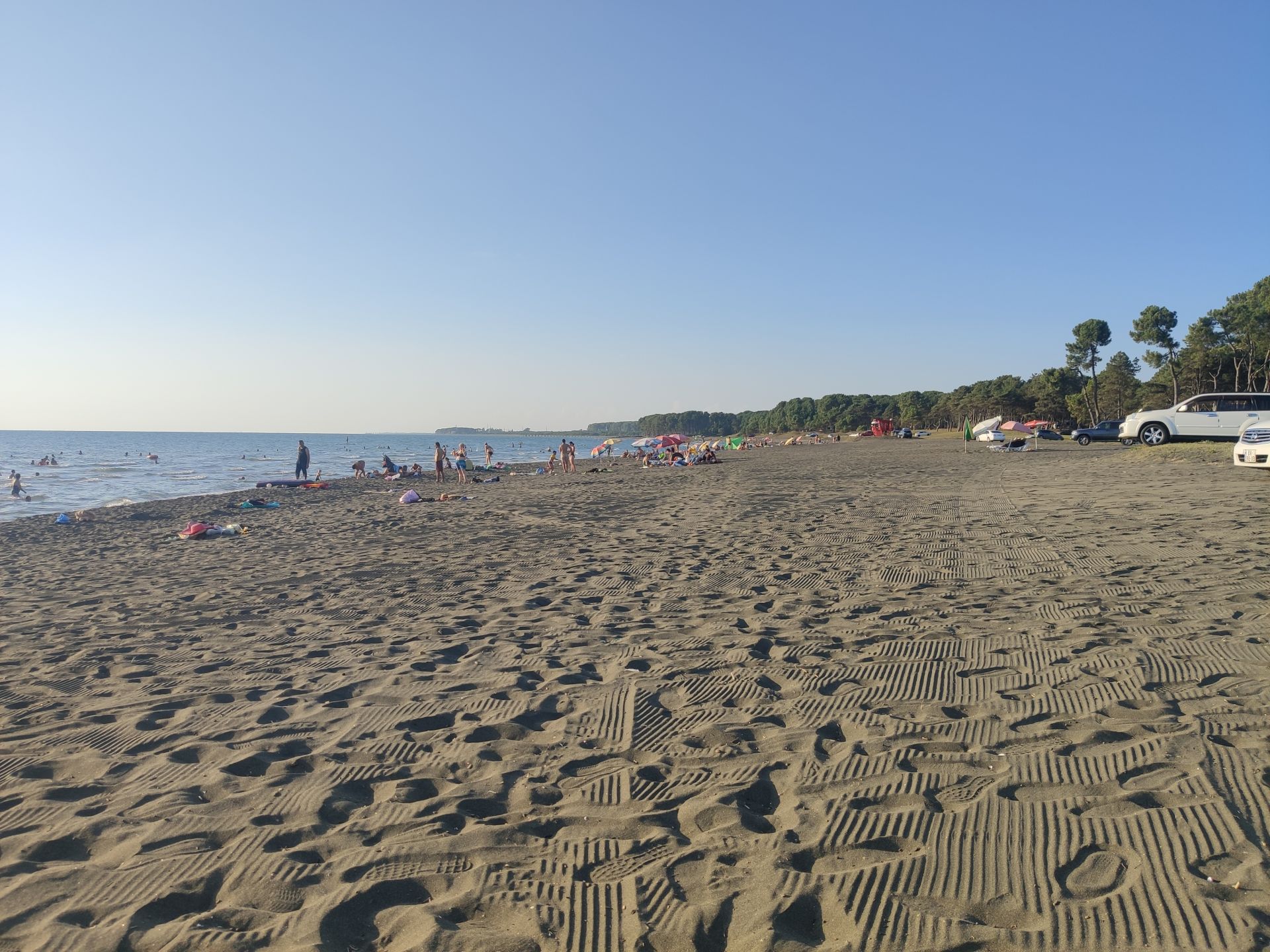 Foto van Ureki Nature beach met zwart zand oppervlakte