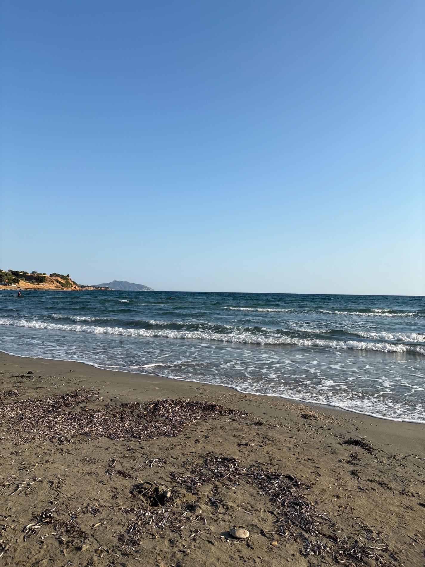 Foto di Kokkinia beach con una costa spaziosa