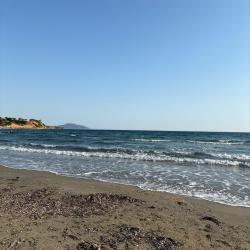 Foto di Kokkinia beach con una costa spaziosa