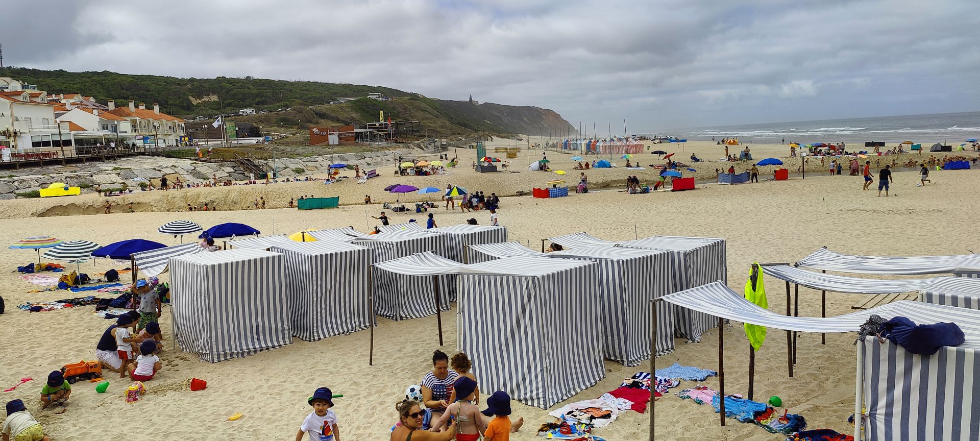 Zdjęcie Praia da Mina - popularne miejsce wśród znawców relaksu