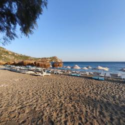 Foto di Ovabuku beach area parzialmente ristrutturata