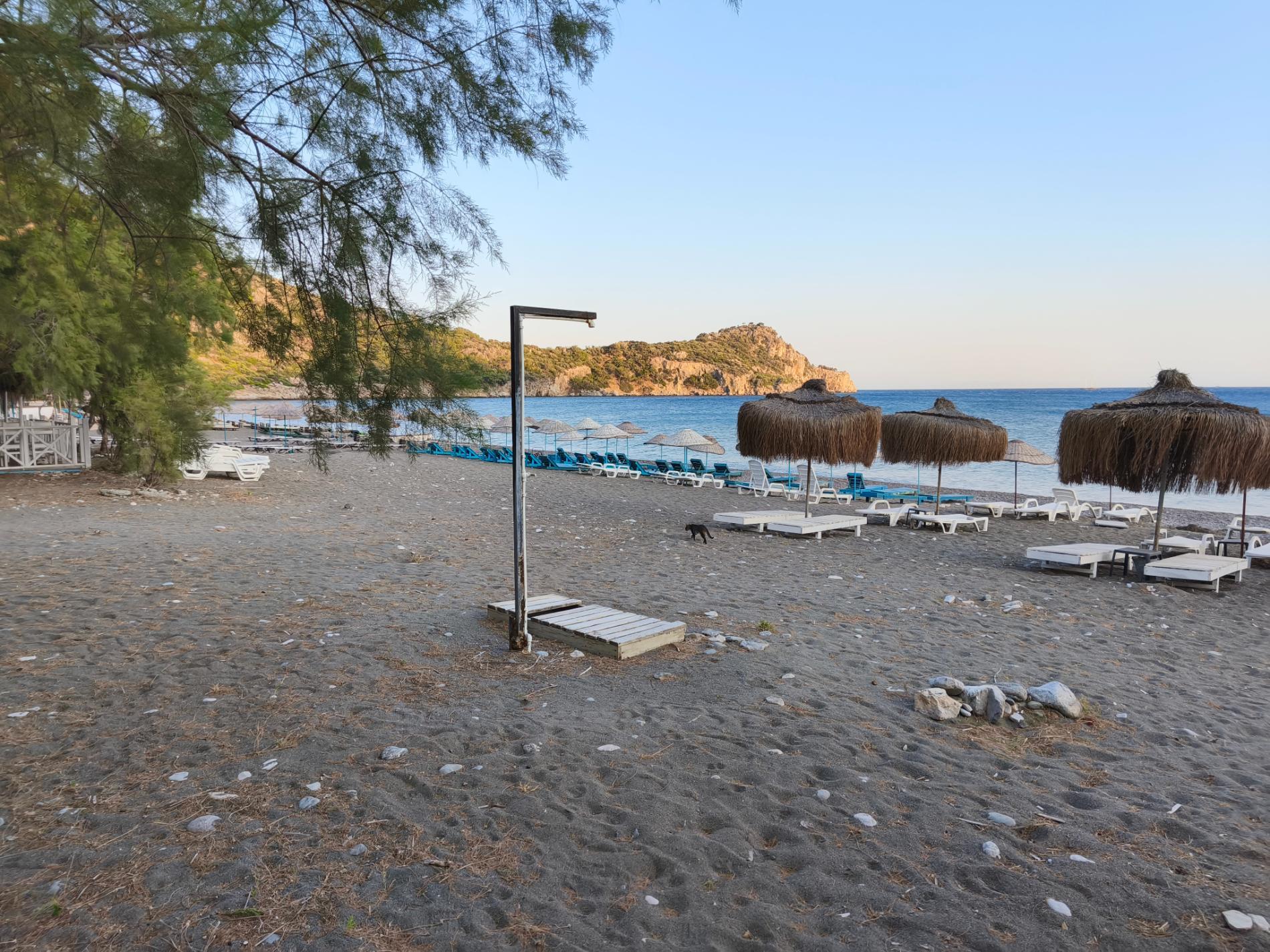 Foto di Ovabuku beach e l'insediamento
