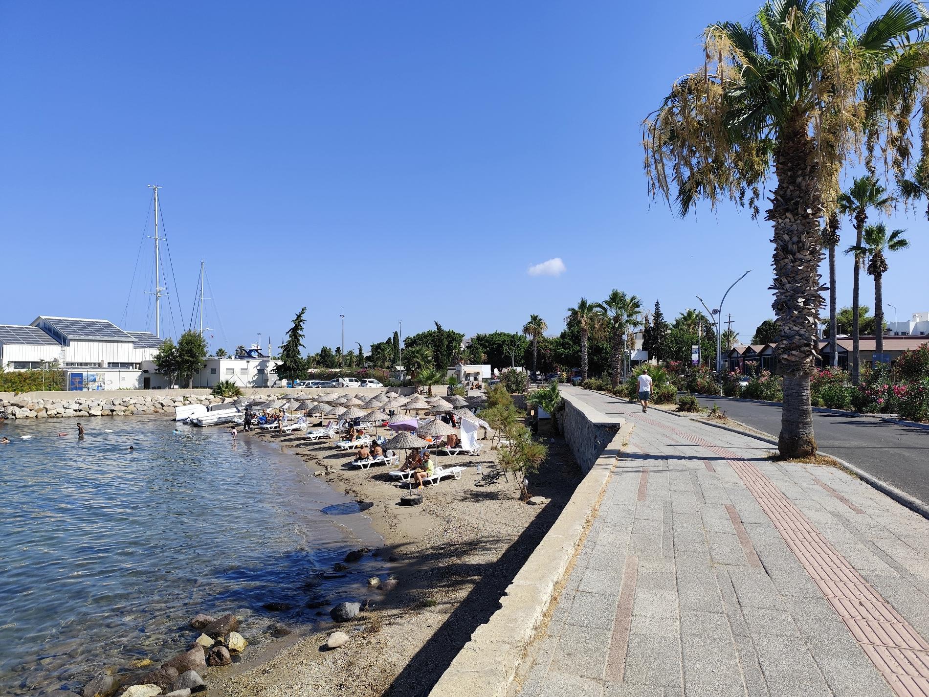 Foto di Turgutreis beach con baia piccola