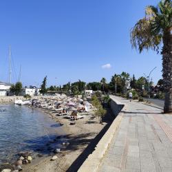 Foto di Turgutreis beach con baia piccola