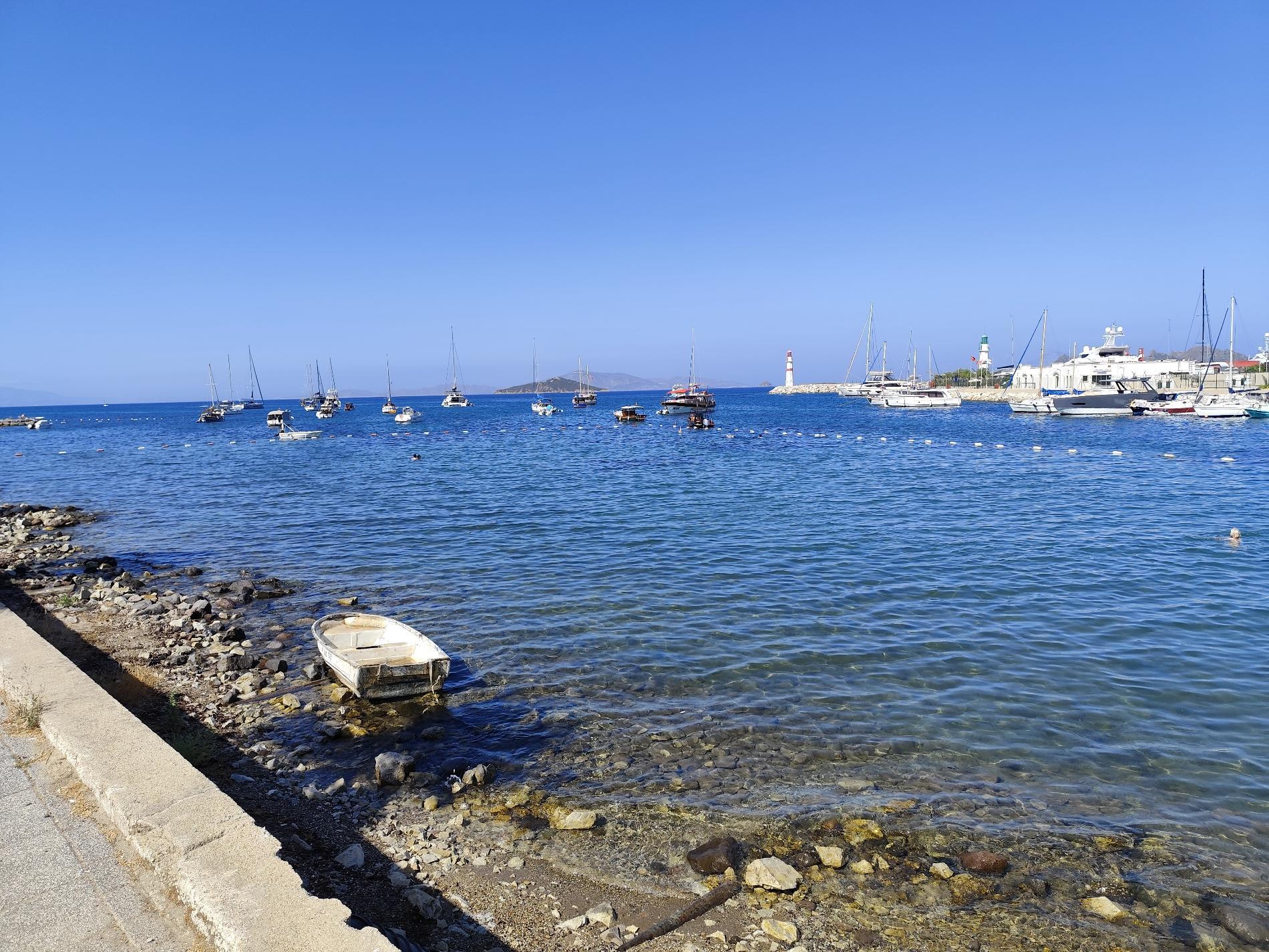 Foto di Turgutreis beach con abbastanza pulita livello di pulizia