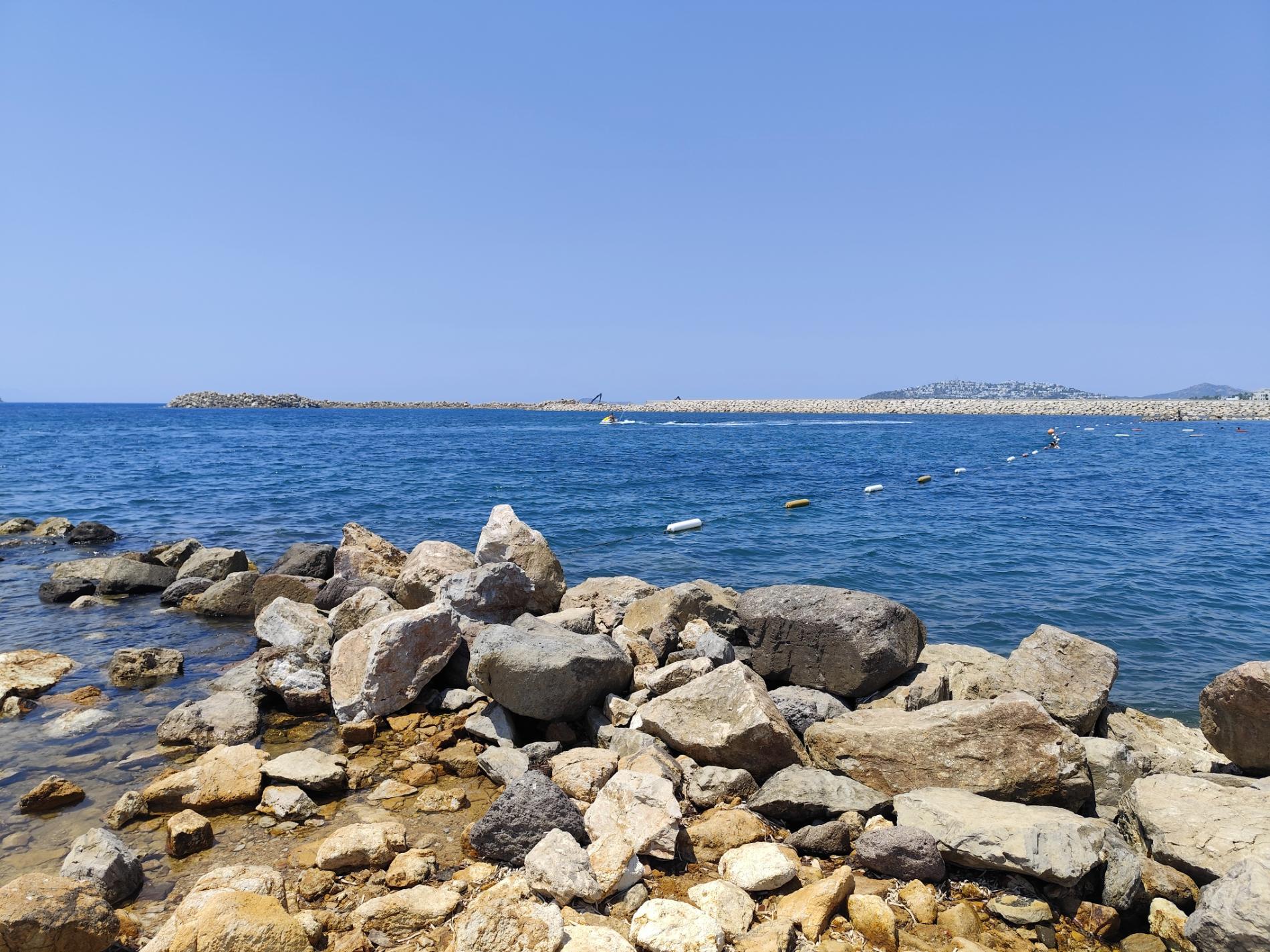 Foto di Ayvan beach - raccomandato per i viaggiatori in famiglia con bambini
