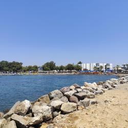 Foto di Ayvan beach e l'insediamento