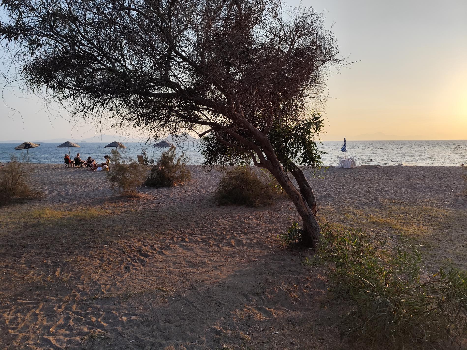 Foto de Ayvan beach III com várias baías espaçosas