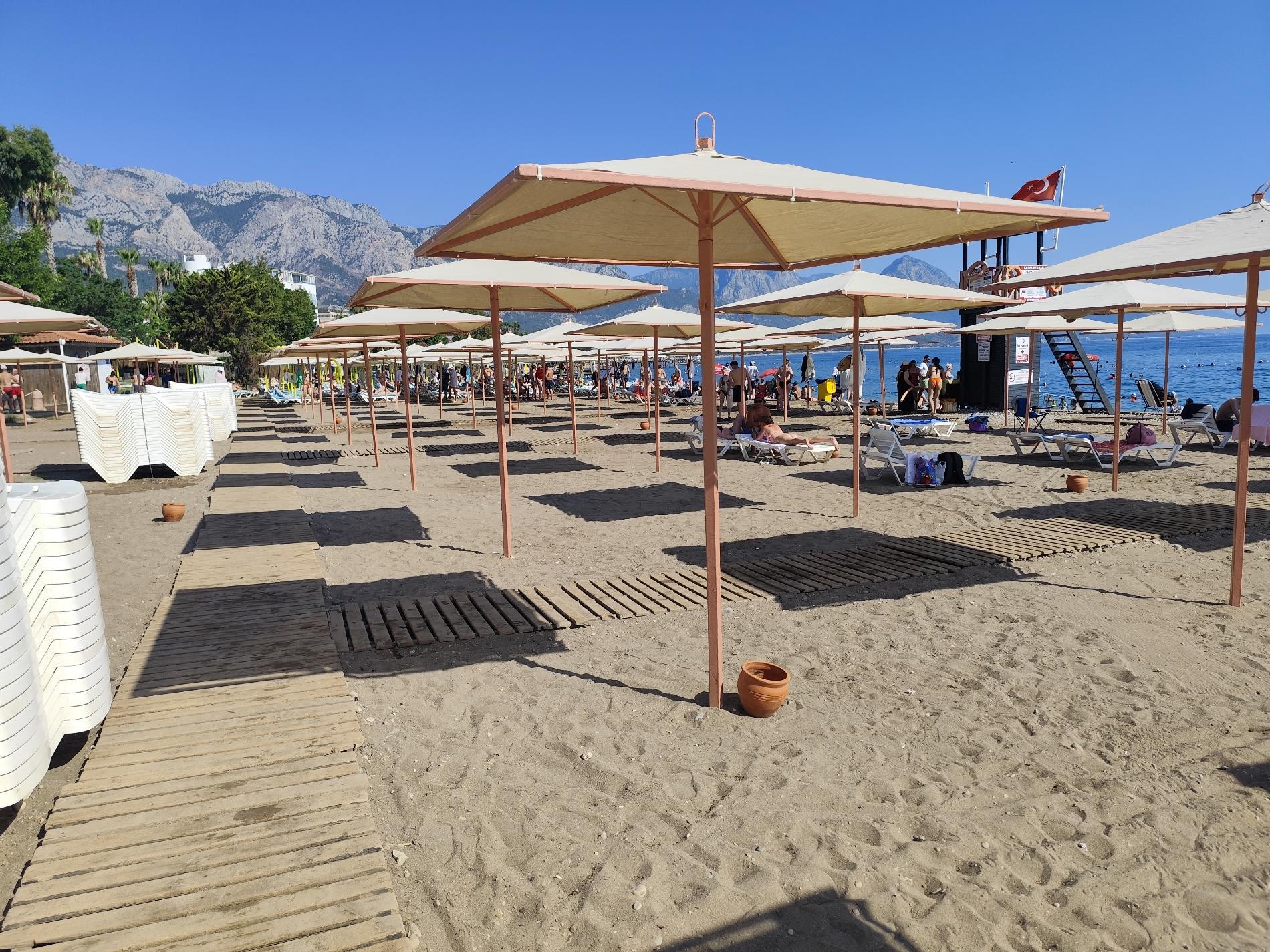 Foto di Kemer Halk Plaji con una costa spaziosa